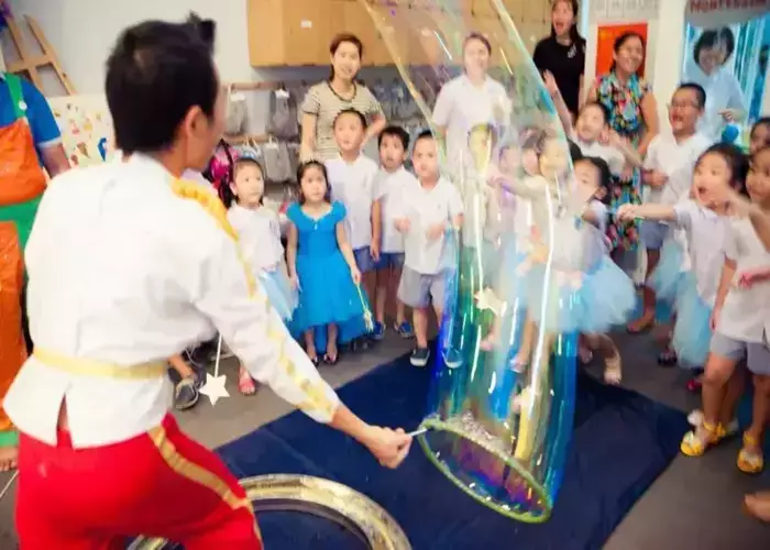 Biểu diễn bong bóng xà phòng